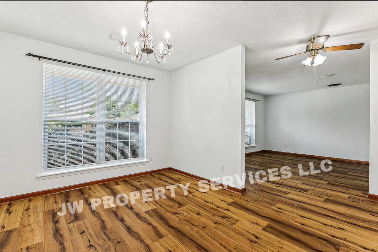 2444 Somerset Dr - Photo 3 of 13