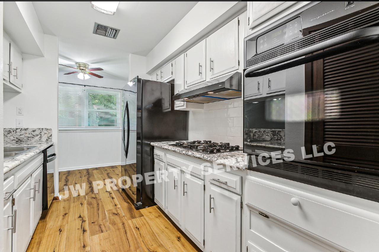 2444 Somerset Dr - Photo 6 of 13