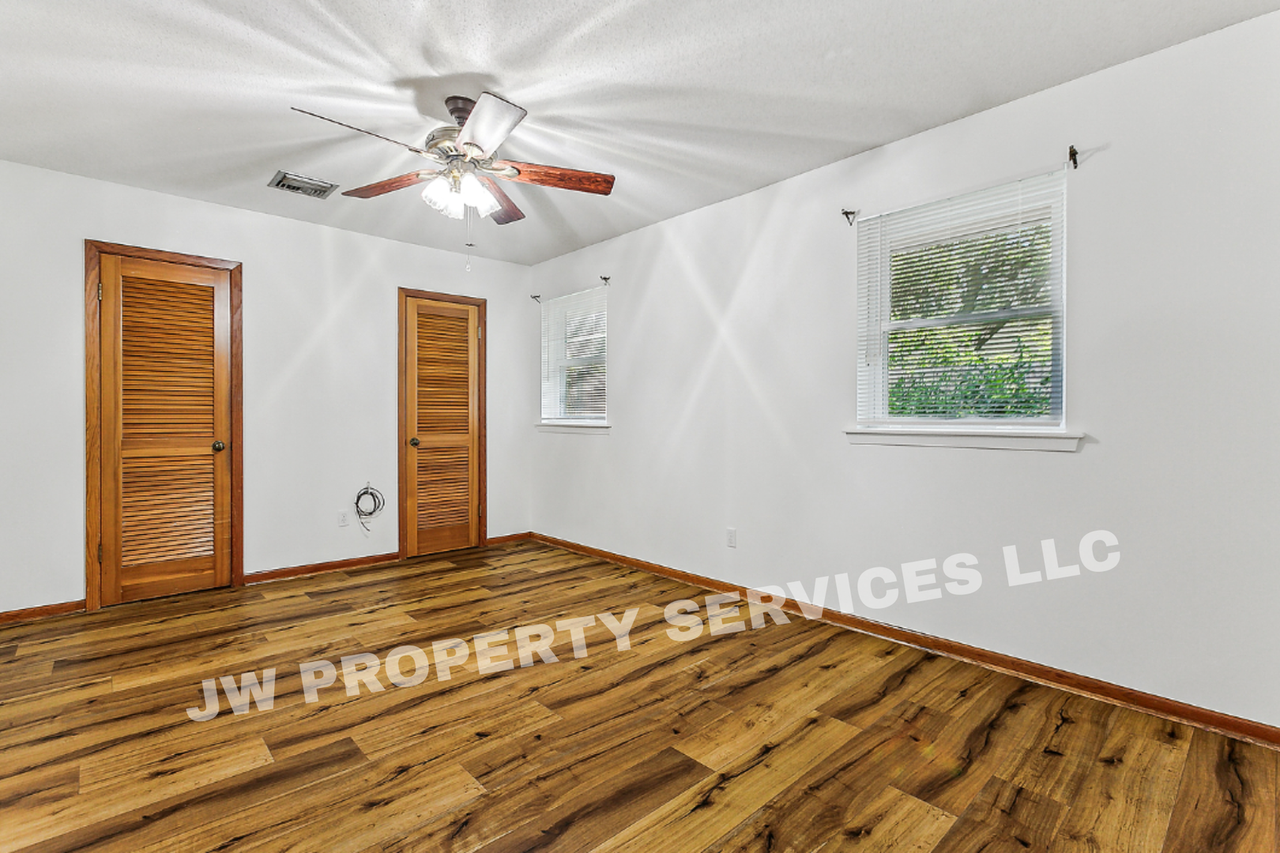 2444 Somerset Dr - Photo 7 of 13