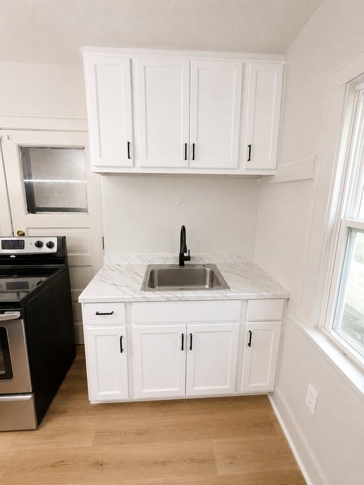 1462 Parkhill Rd - Photo 7 of 25