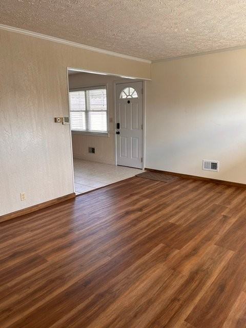 1194 Hancock Ave - Photo 3 of 30
