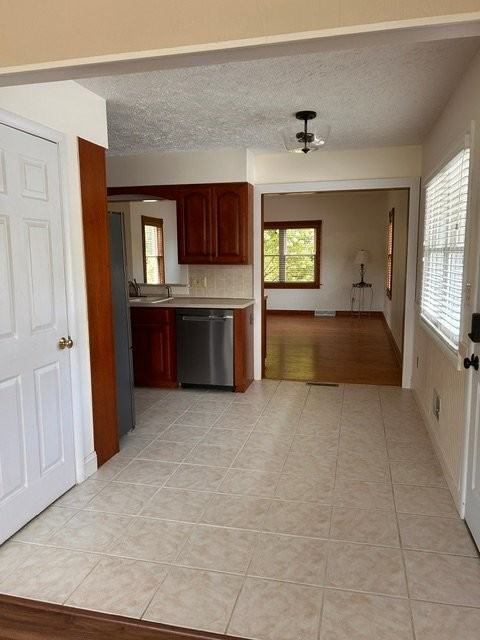 1194 Hancock Ave - Photo 4 of 30