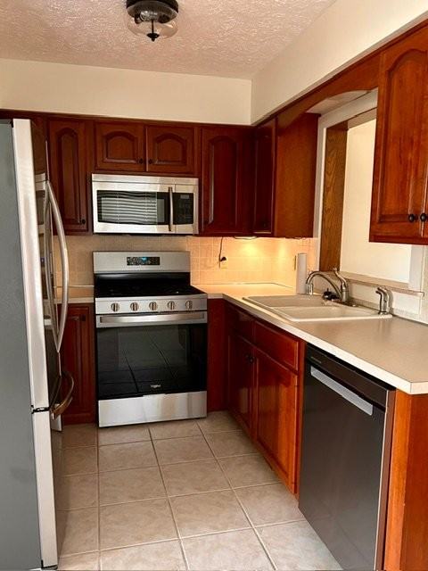 1194 Hancock Ave - Photo 6 of 30