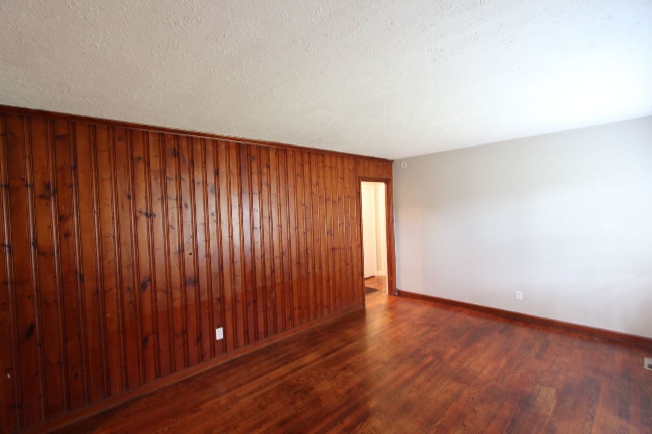 200 Carol Dr - Photo 2 of 18