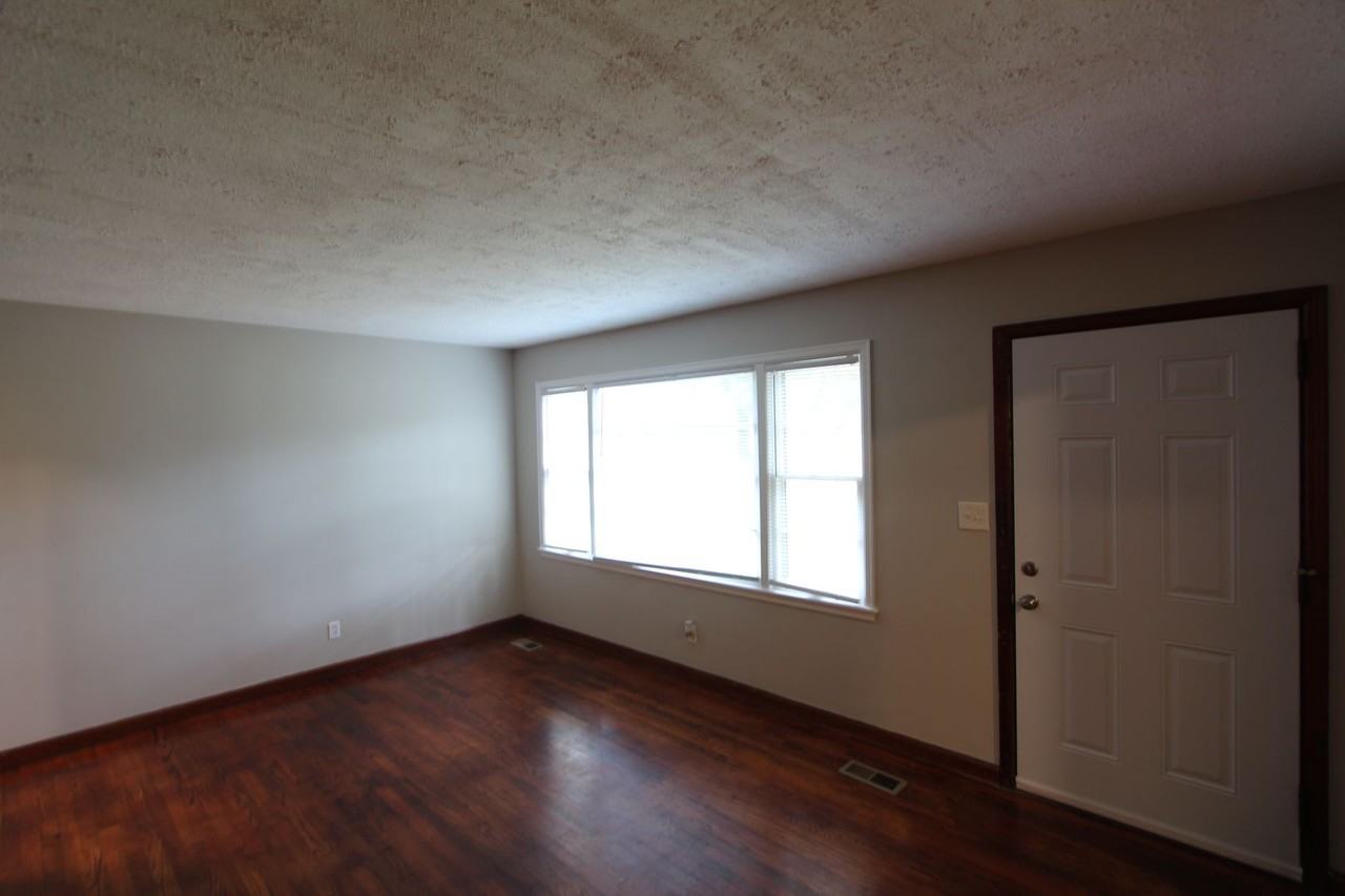 200 Carol Dr - Photo 3 of 18