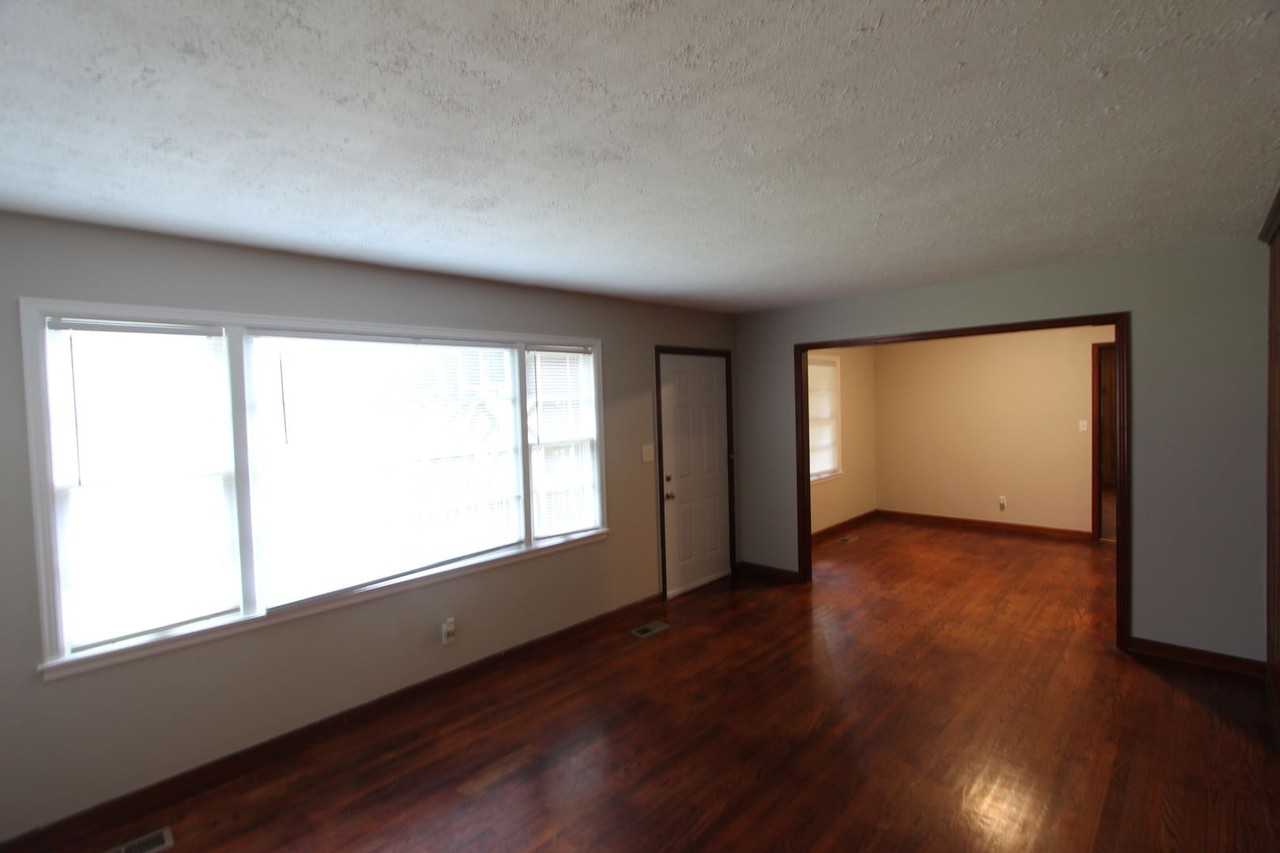 200 Carol Dr - Photo 4 of 18