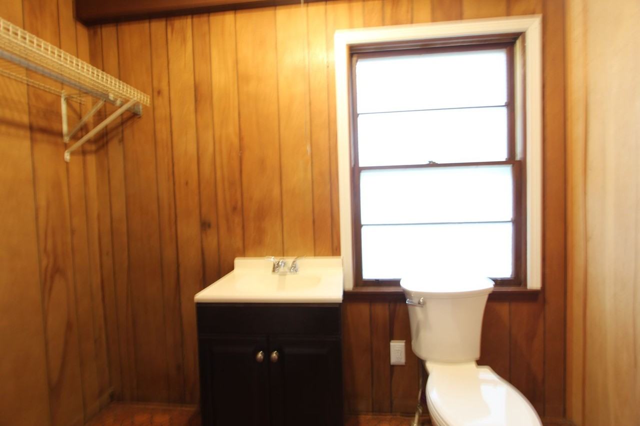 200 Carol Dr - Photo 6 of 18
