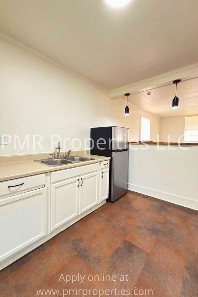 2421 Sw J Ave - Photo 2 of 7