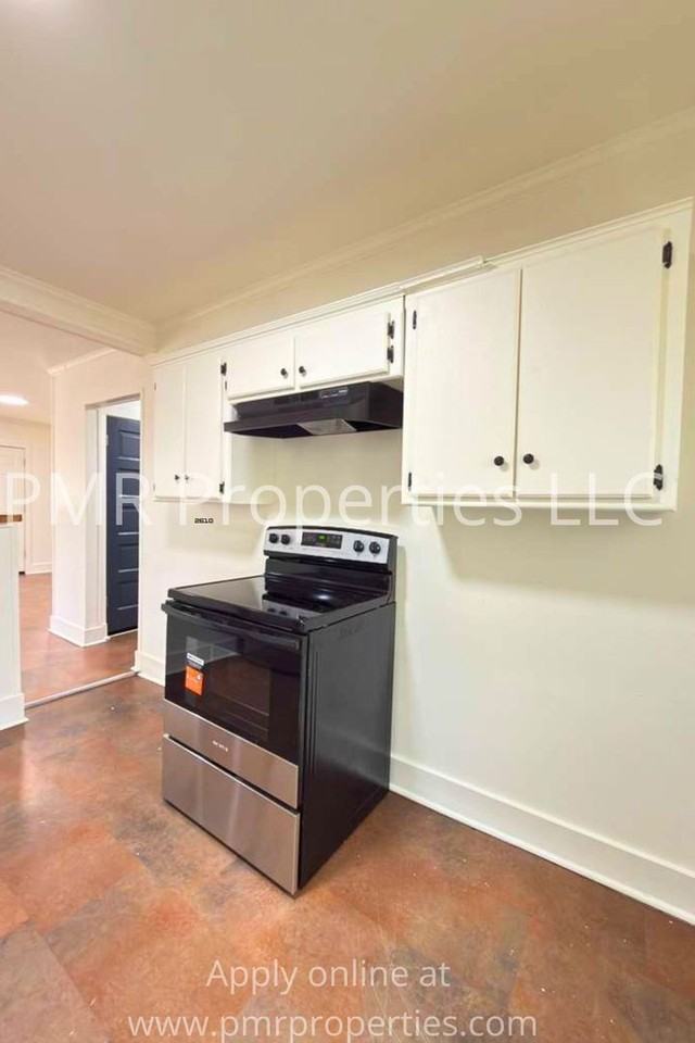 2421 Sw J Ave - Photo 3 of 7