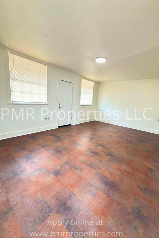 2421 Sw J Ave - Photo 6 of 7