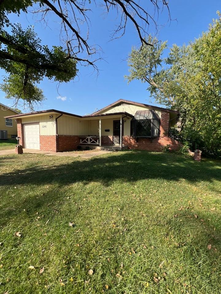 3241 Sw 31st Ter - Photo 2 of 18