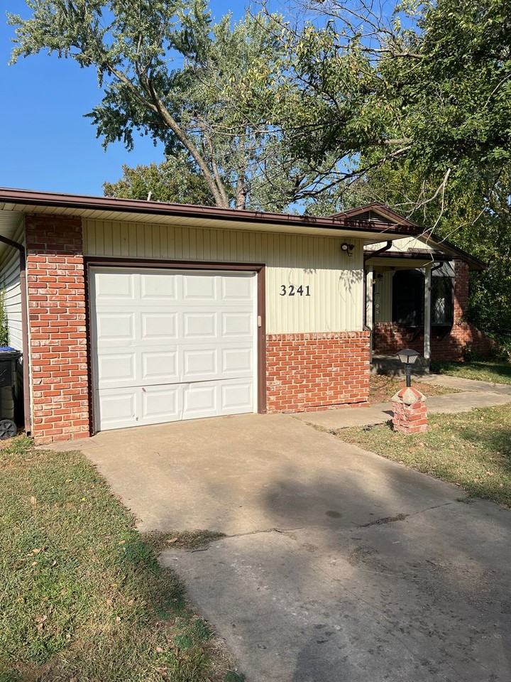 3241 Sw 31st Ter - Photo 4 of 18