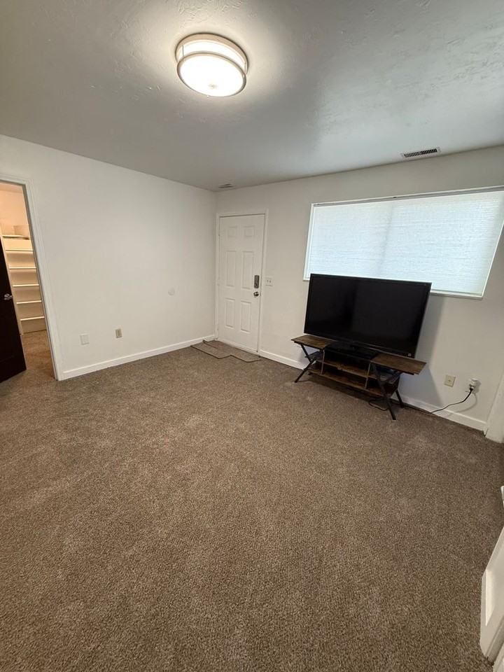 420 E Mill Rd #5 - Photo 3 of 15