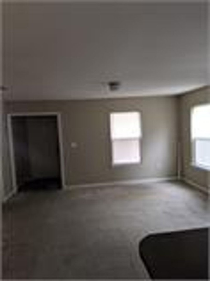 469 E Mckinley St - Photo 4 of 8