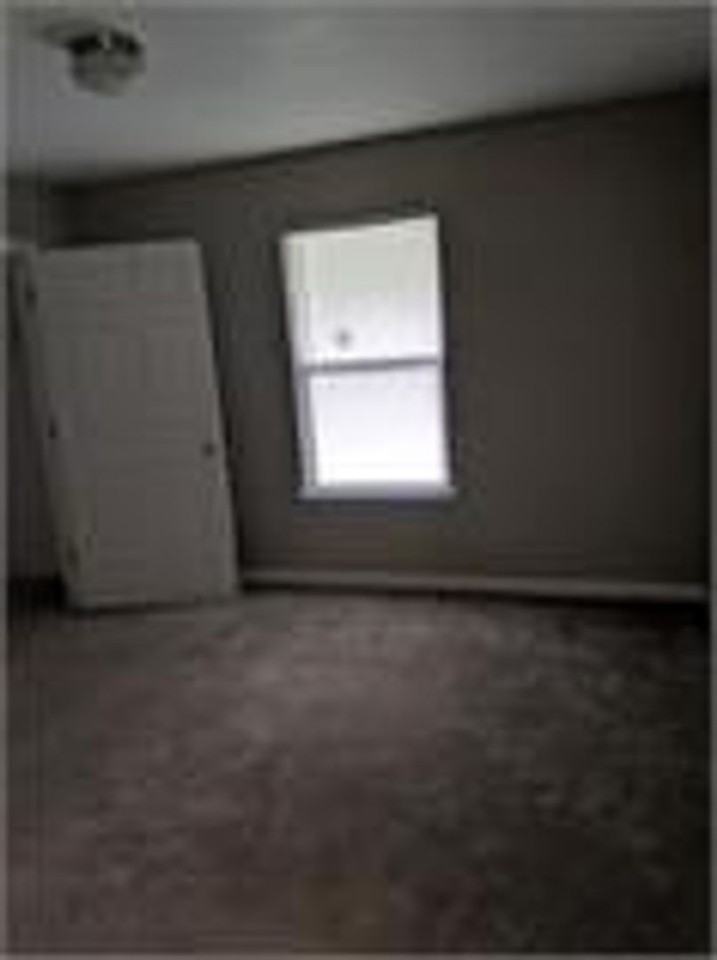 469 E Mckinley St - Photo 5 of 8