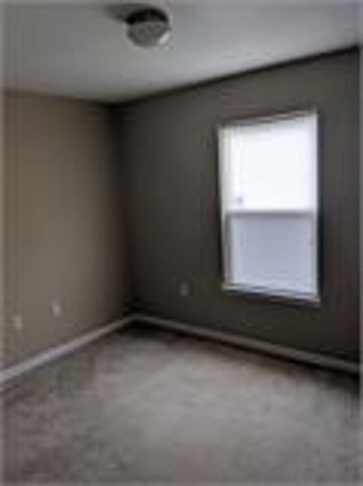 469 E Mckinley St - Photo 6 of 8