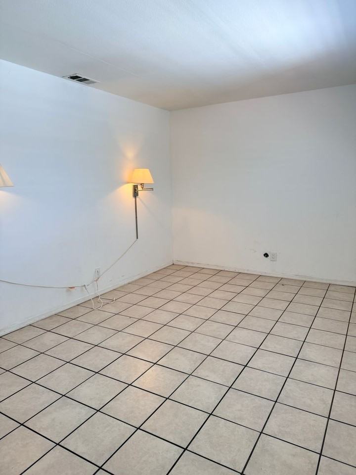 1 Orlando Ct - Photo 6 of 18