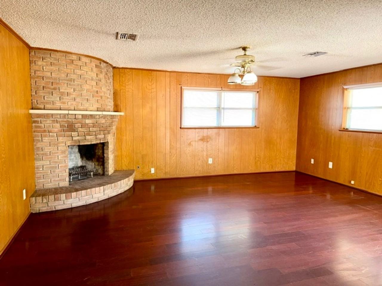 5101 Lakemoor Dr - Photo 4 of 12