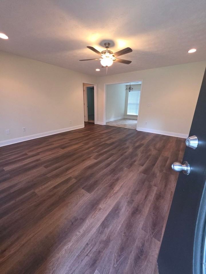 Shadowridge Ln - Photo 5 of 31