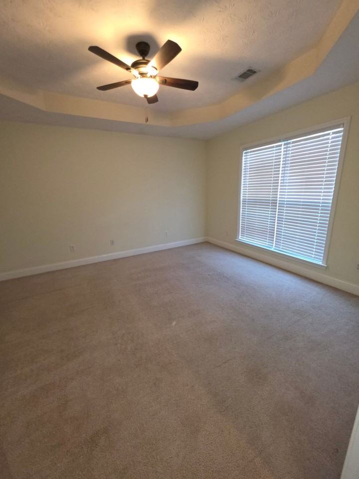 Shadowridge Ln - Photo 7 of 31