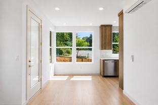 L0676 - SE Morrison Triplex - Photo 1 of 1