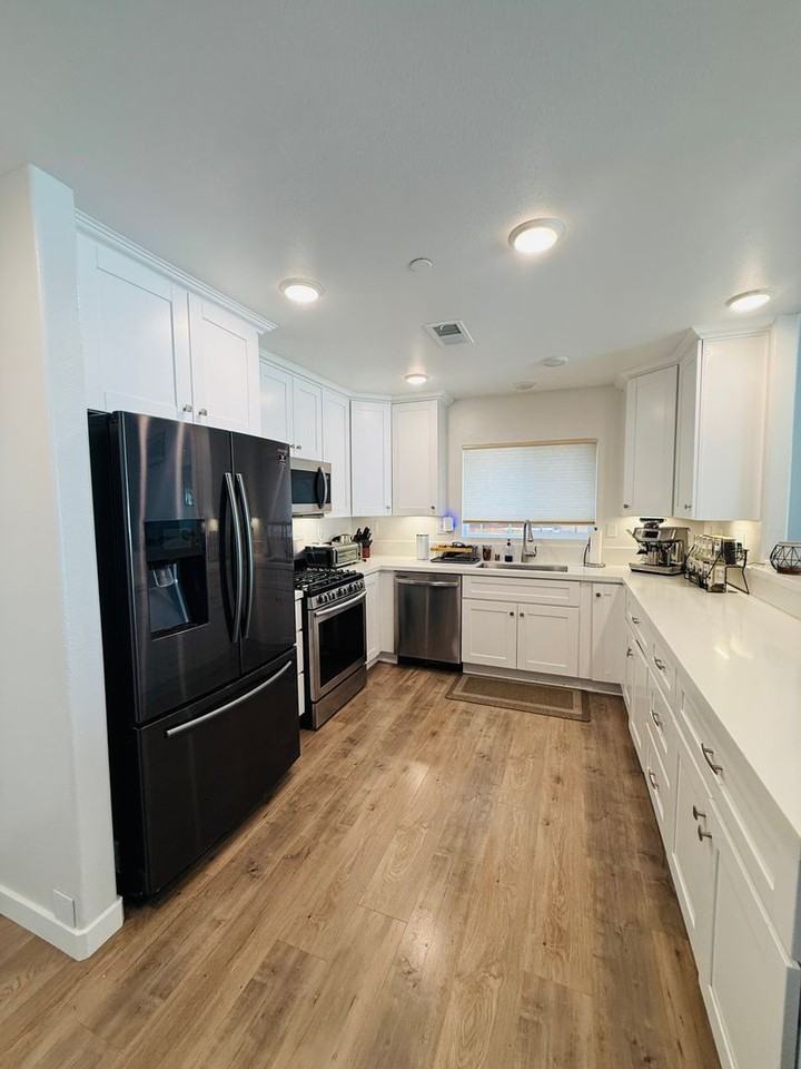 748 Lincoln Pl - Photo 4 of 25