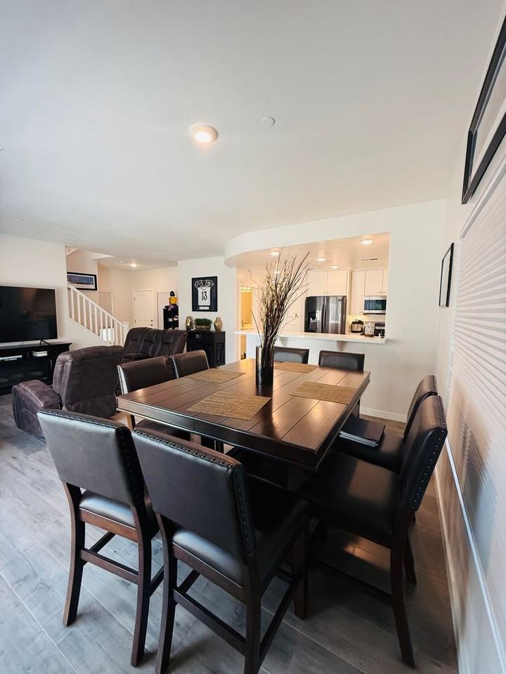 748 Lincoln Pl - Photo 5 of 25