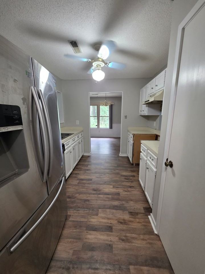 1008 Creekside Way - Photo 4 of 21