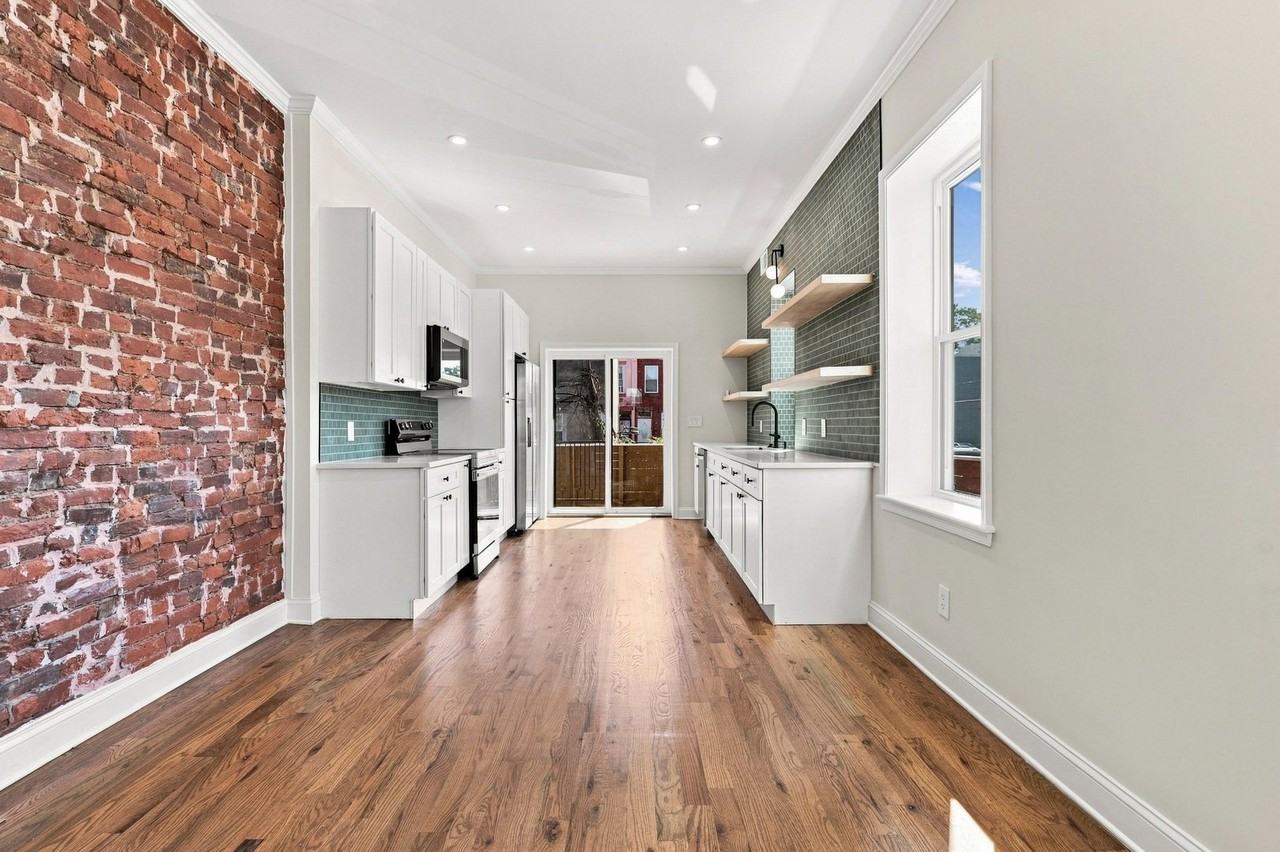 2409 N 33rd St - Photo 5 of 46