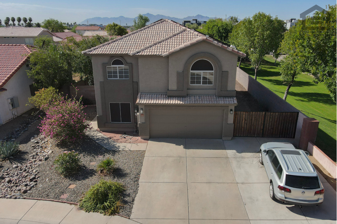11595 W Holly St - Photo 5 of 50