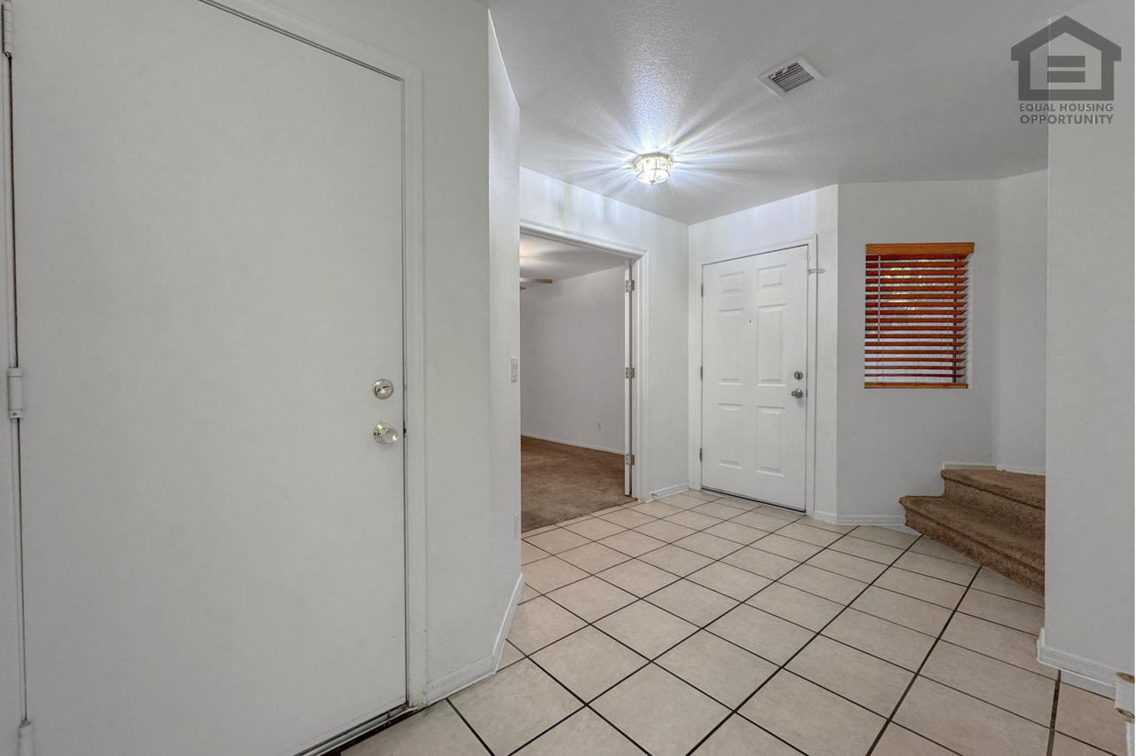 11595 W Holly St - Photo 7 of 50