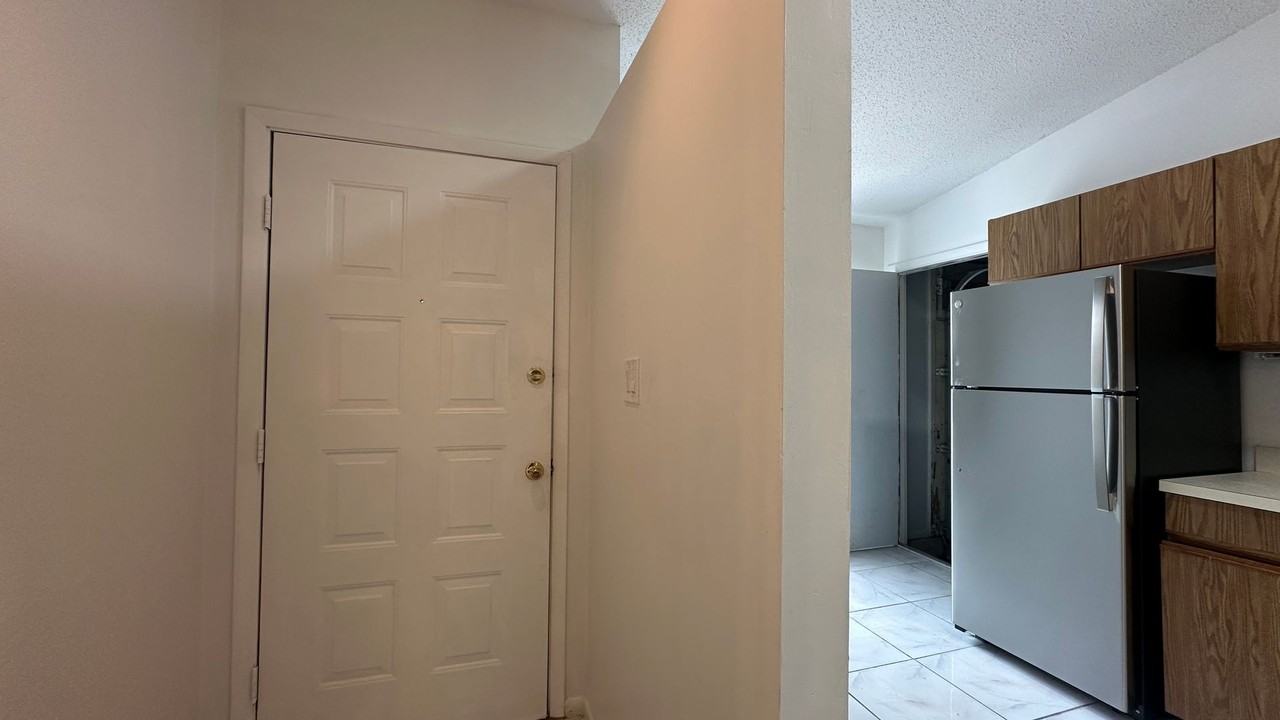 104 Sycamore Ct - Photo 2 of 26
