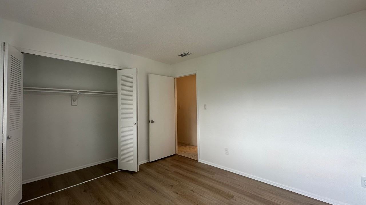 104 Sycamore Ct - Photo 5 of 26