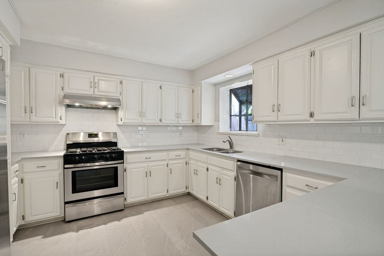 7315 Rutgers Dr - Photo 3 of 12