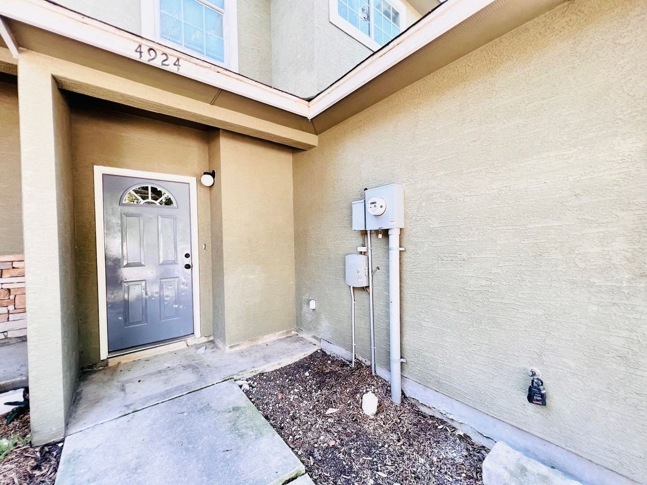 4924 Stowers Blvd - Photo 2 of 17