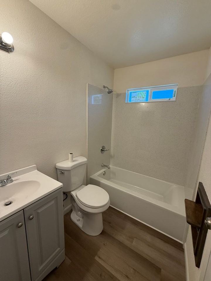 486 Colonial Cir - Photo 5 of 9