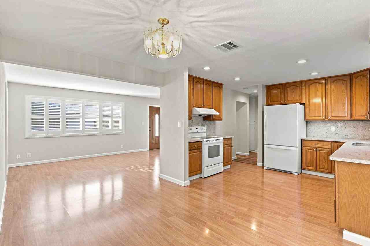 14370 Oka Ln - Photo 2 of 15