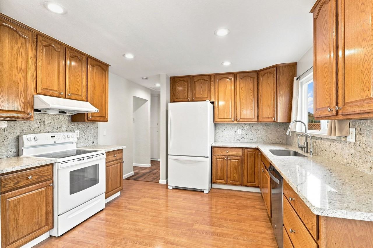 14370 Oka Ln - Photo 3 of 15