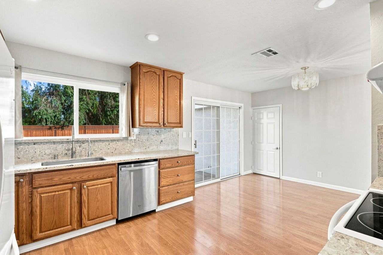 14370 Oka Ln - Photo 4 of 15