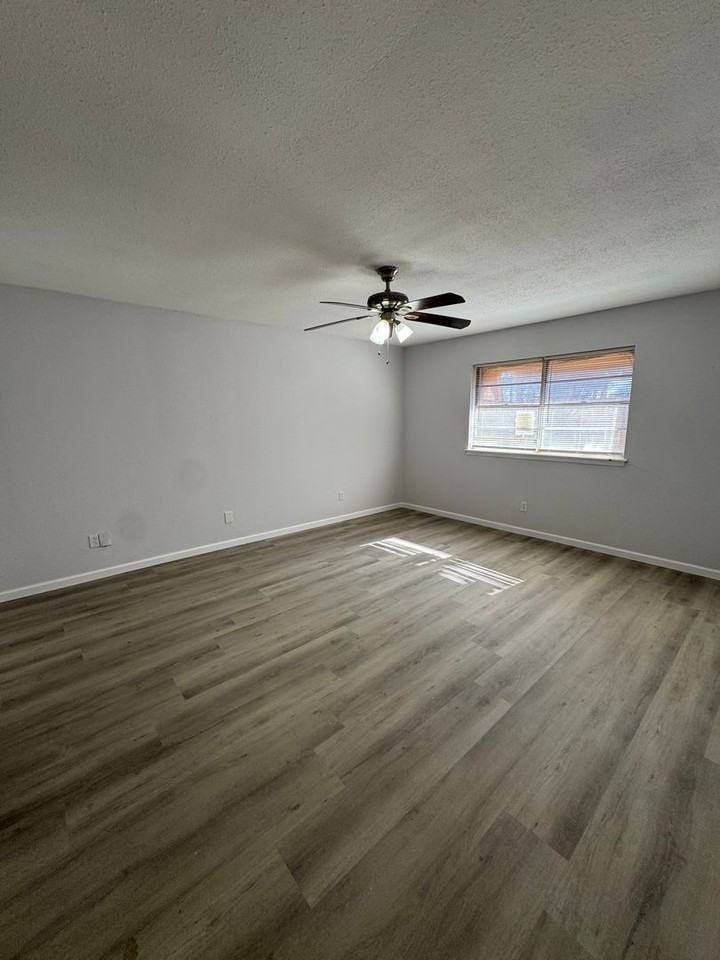 1910 Kirkland Dr - Photo 7 of 19