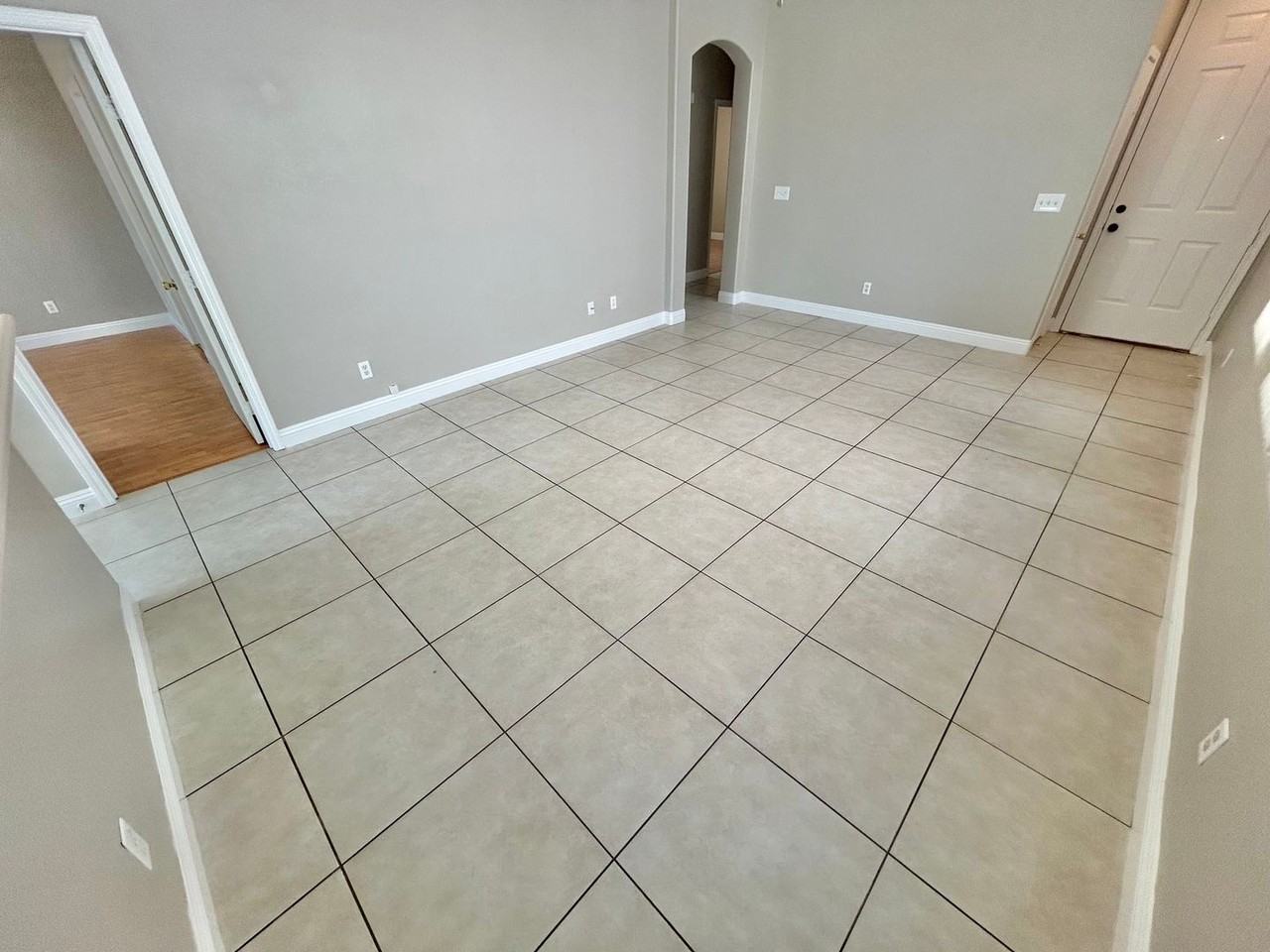 4962 Droubay Dr - Photo 4 of 29