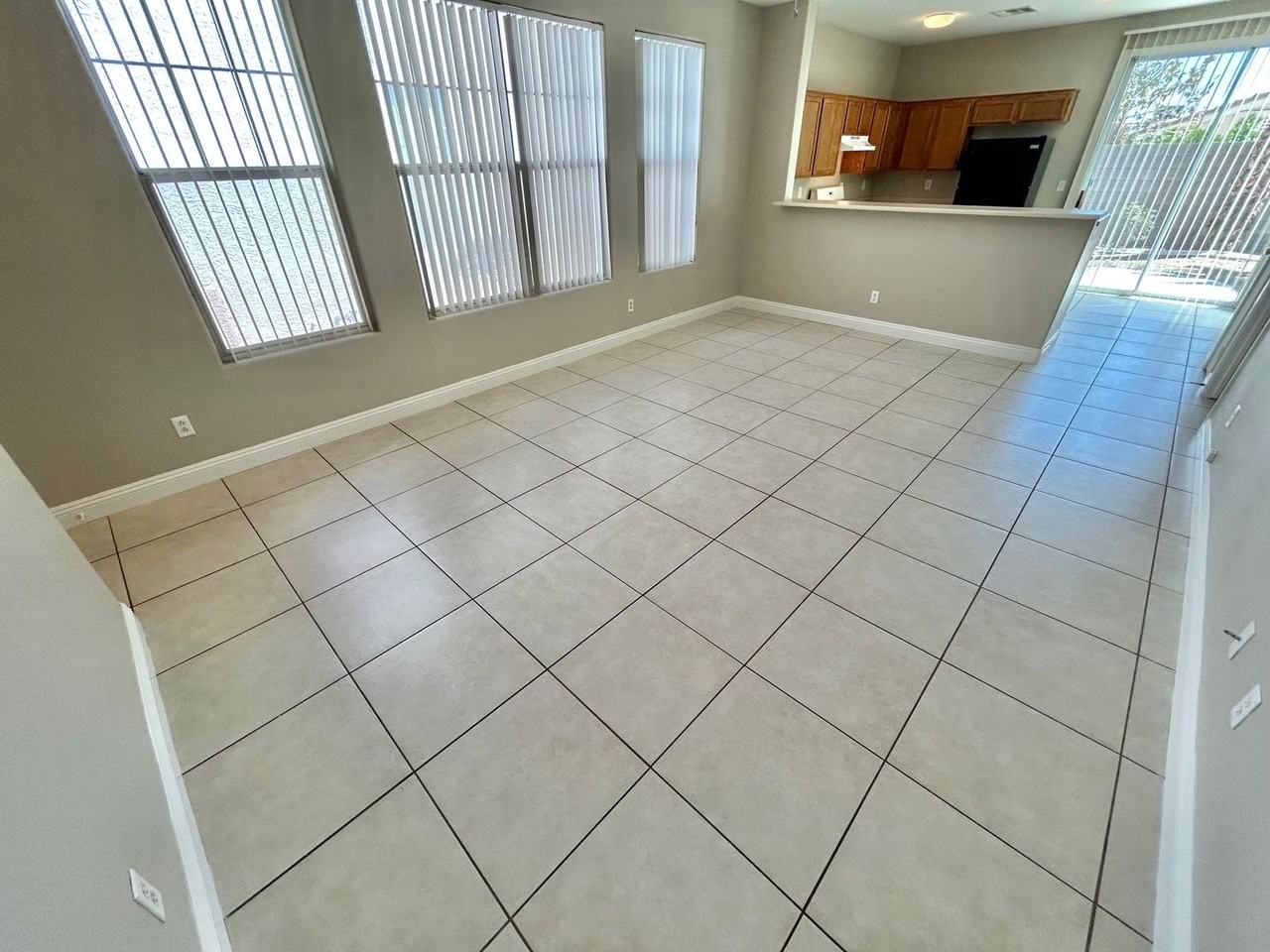 4962 Droubay Dr - Photo 6 of 29