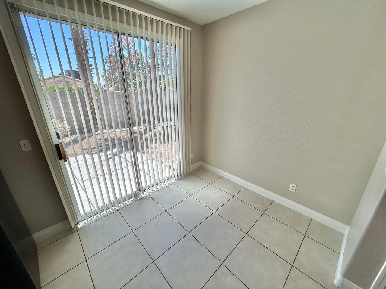 4962 Droubay Dr - Photo 7 of 29