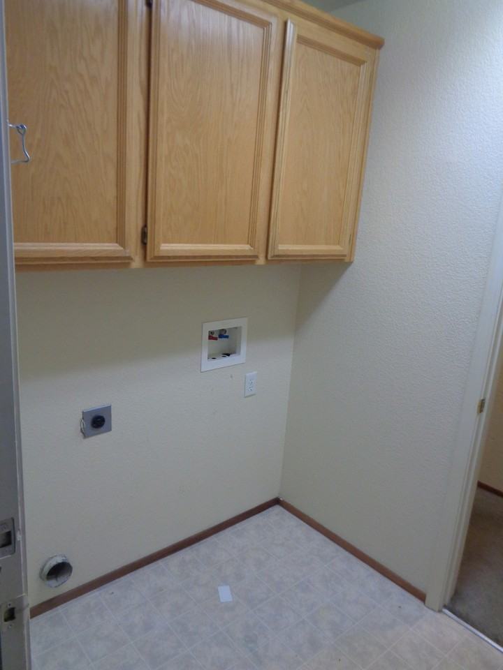 1080 Courtyard Dr - Photo 3 of 14