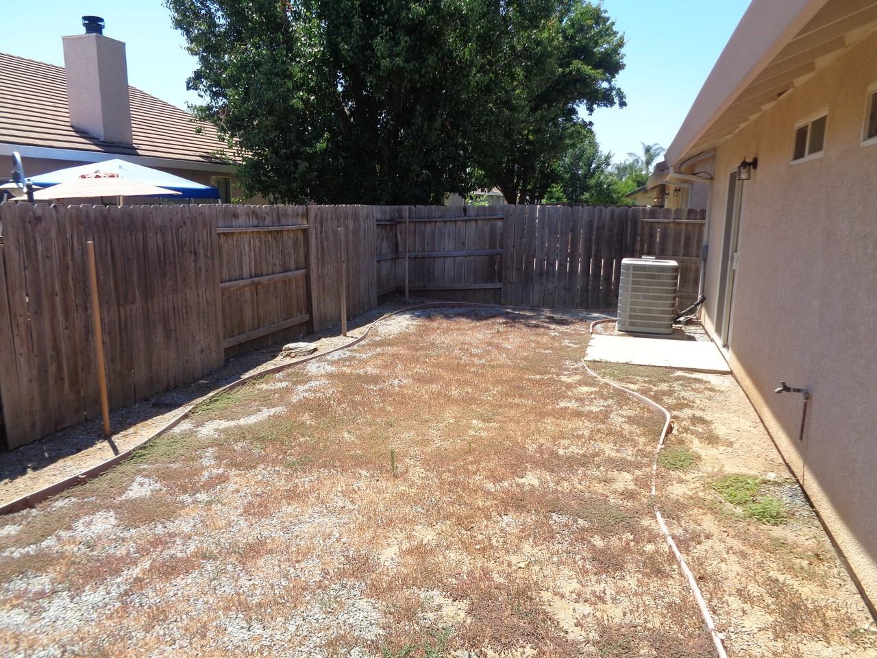 1080 Courtyard Dr - Photo 5 of 14
