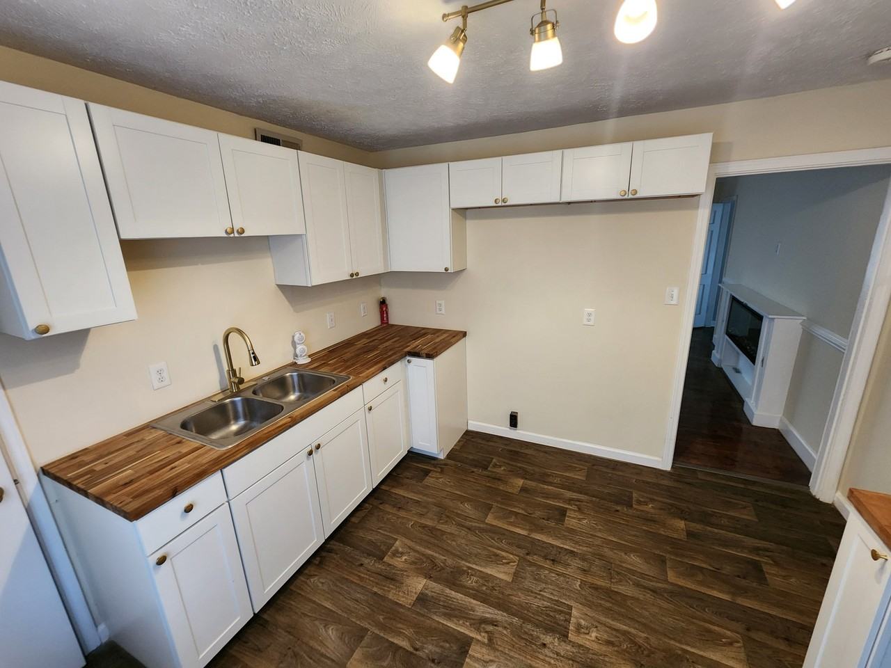 1110 W Rowan St #2 - Photo 3 of 17