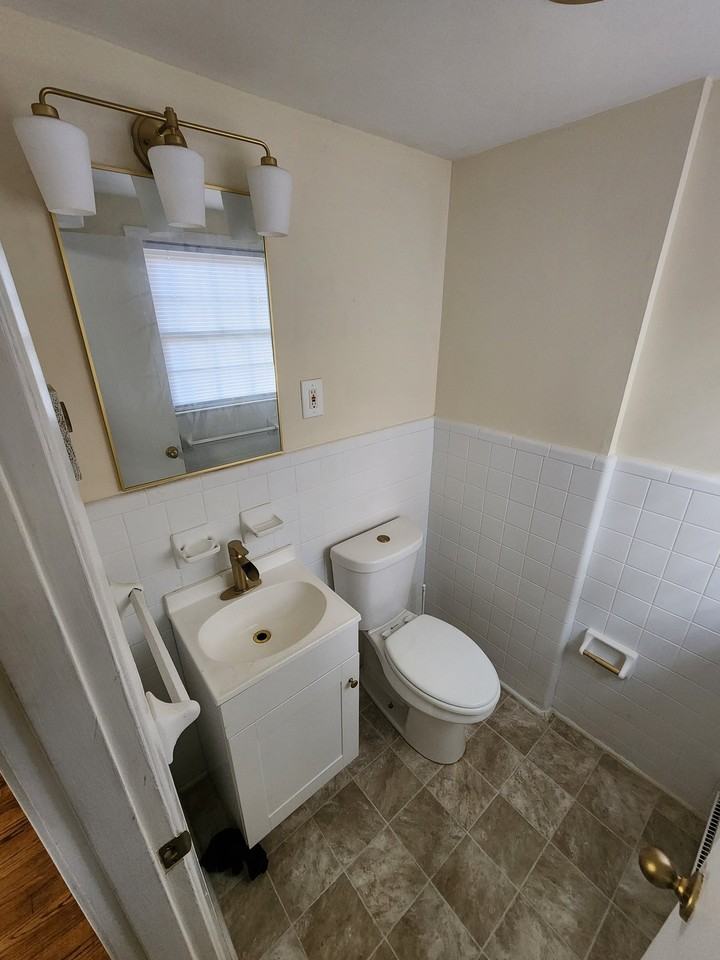 1110 W Rowan St #2 - Photo 4 of 17