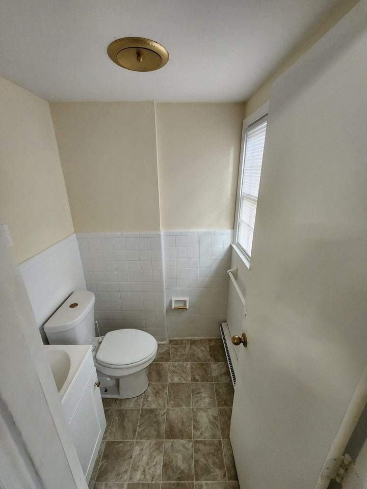 1110 W Rowan St #2 - Photo 5 of 17