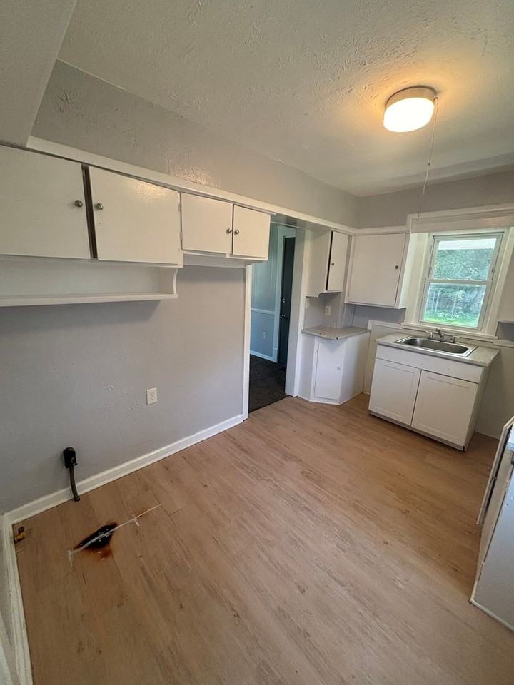 14014 Idarose Ave - Photo 2 of 10