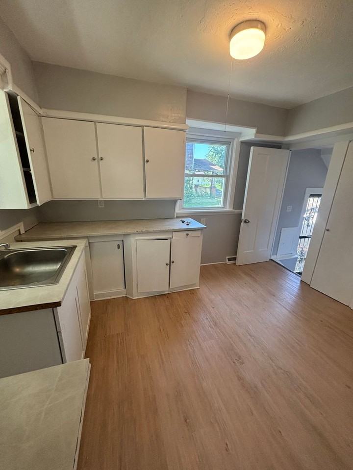14014 Idarose Ave - Photo 3 of 10